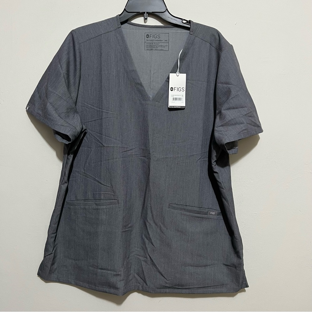 NEW FIGS SCRUB TOP